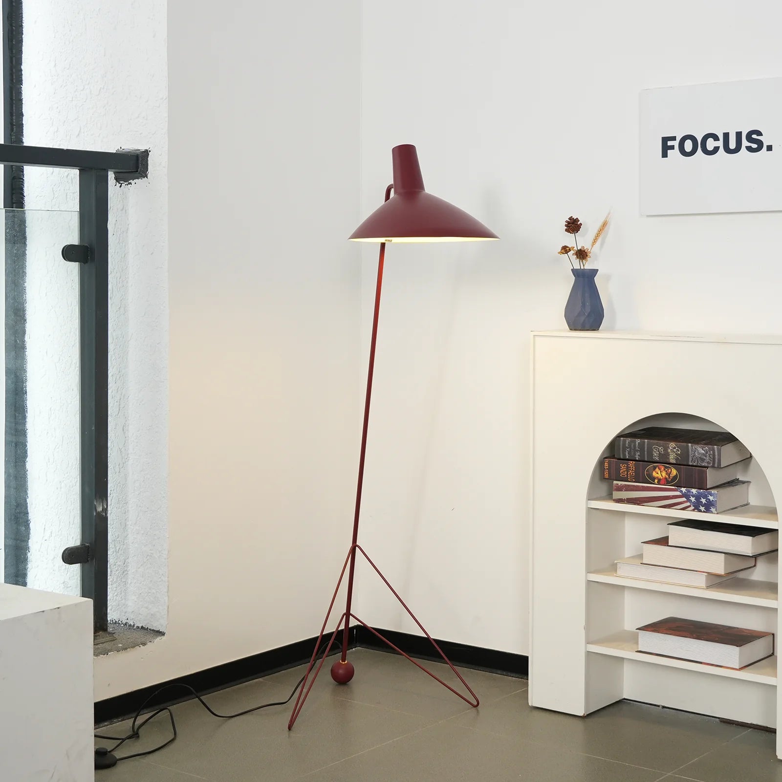 Tripod HM8 Floor Lamp - Nuvé