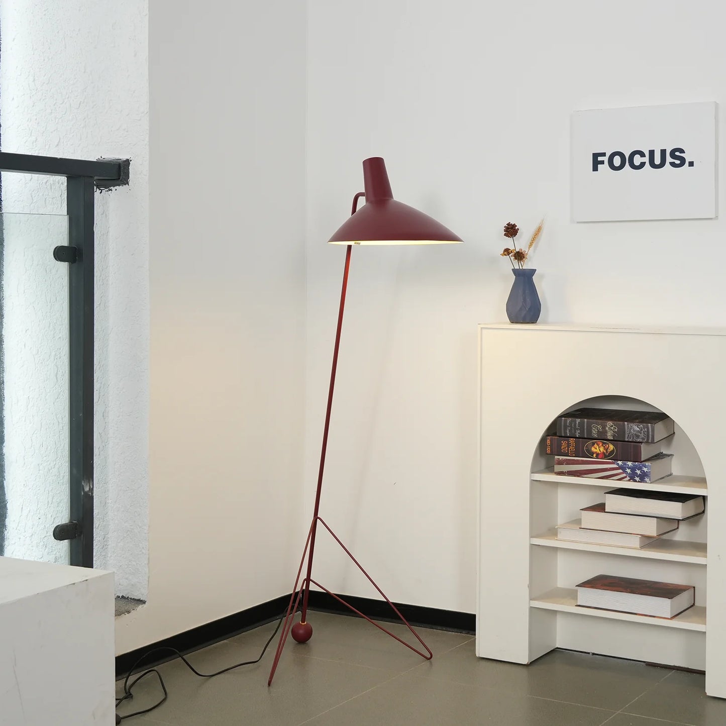 Tripod HM8 Floor Lamp - Nuvé
