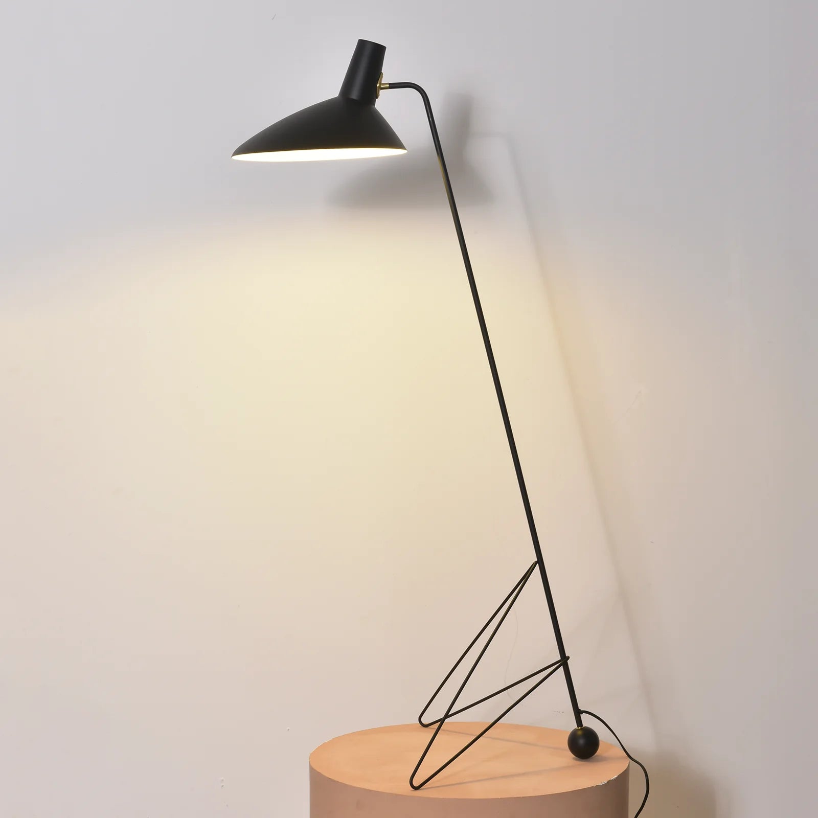 Tripod HM8 Floor Lamp - Nuvé