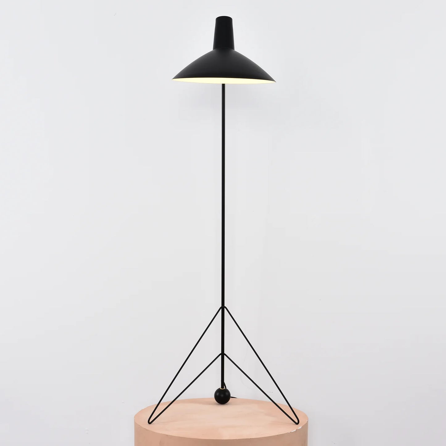 Tripod HM8 Floor Lamp - Nuvé