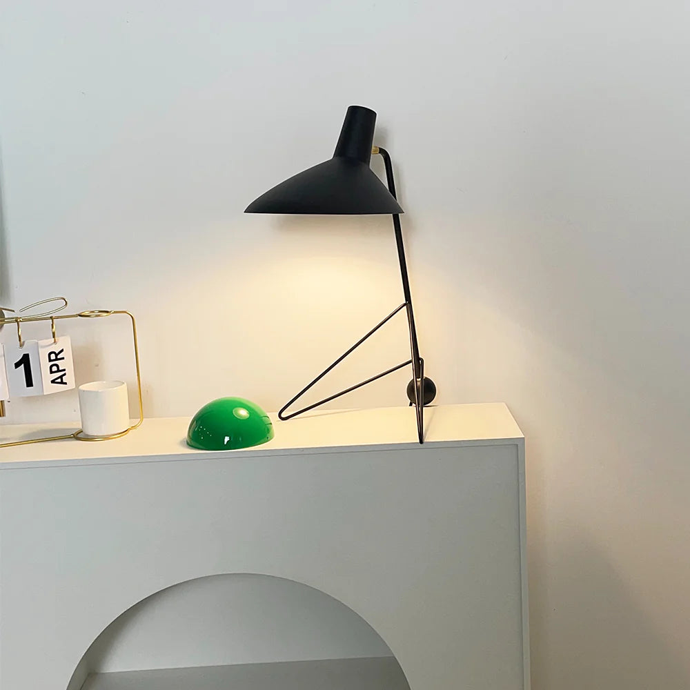 Tripod HM9 Simple Table Lamp - Nuvé