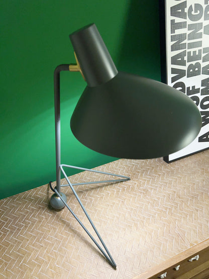 Tripod HM9 Simple Table Lamp - Nuvé