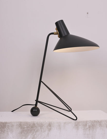 Tripod HM9 Simple Table Lamp - Nuvé