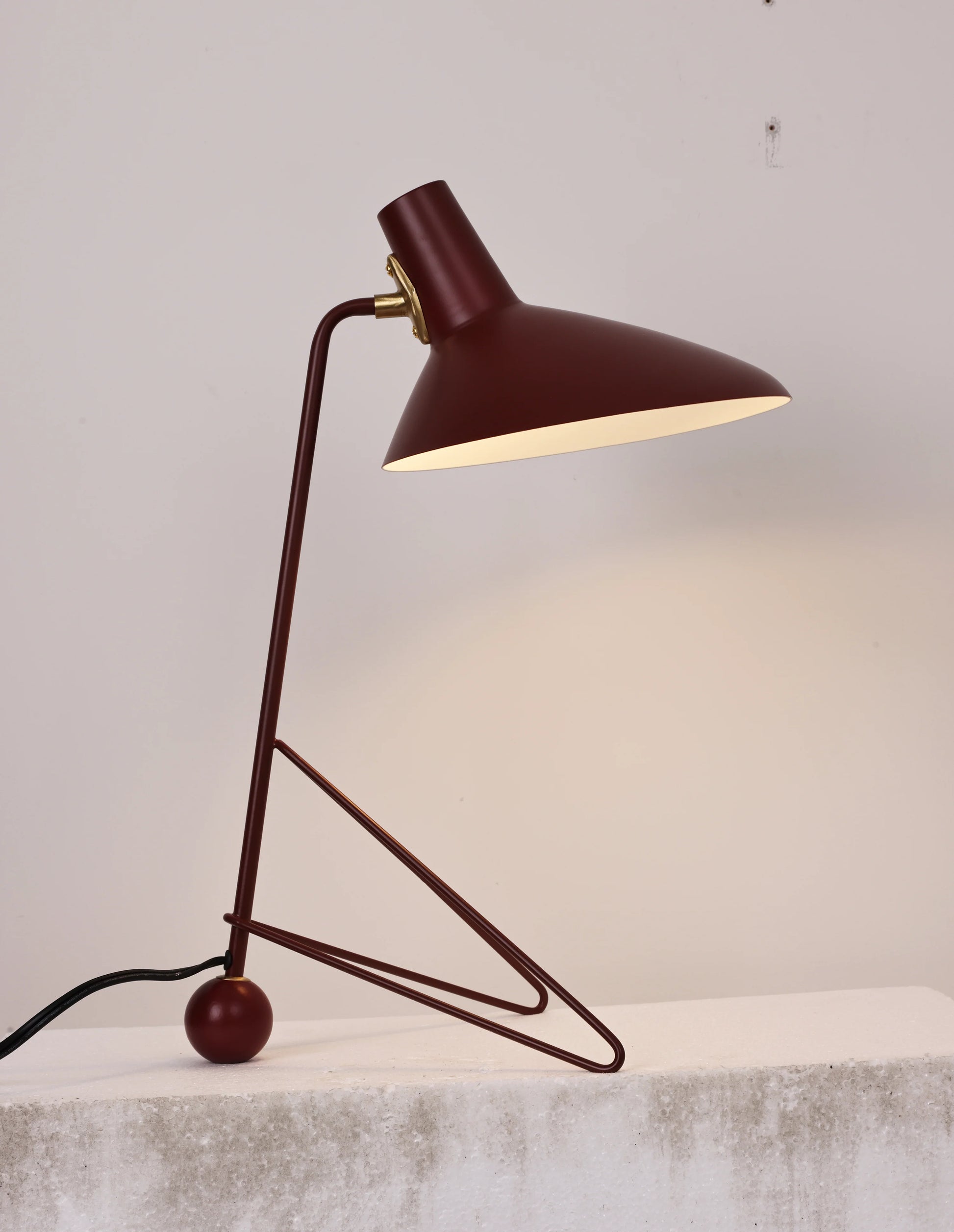 Tripod HM9 Simple Table Lamp - Nuvé