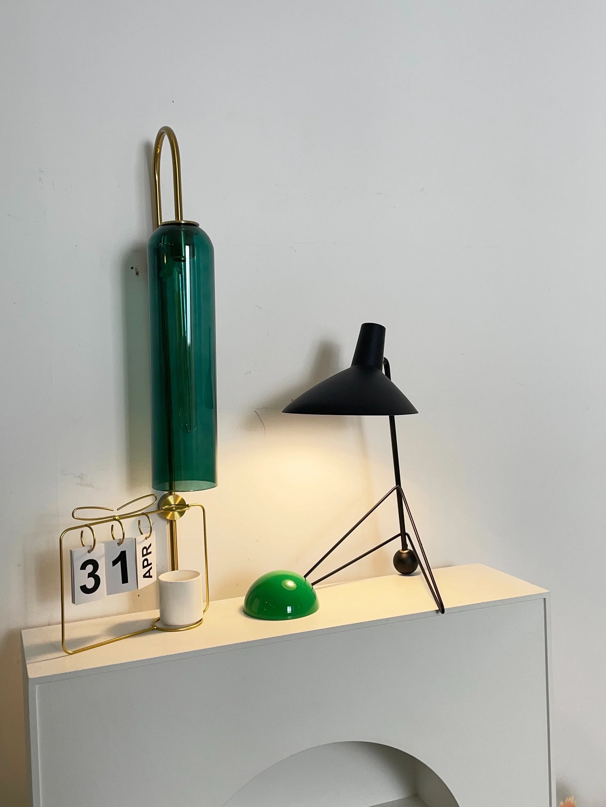 Tripod HM9 Simple Table Lamp - Nuvé