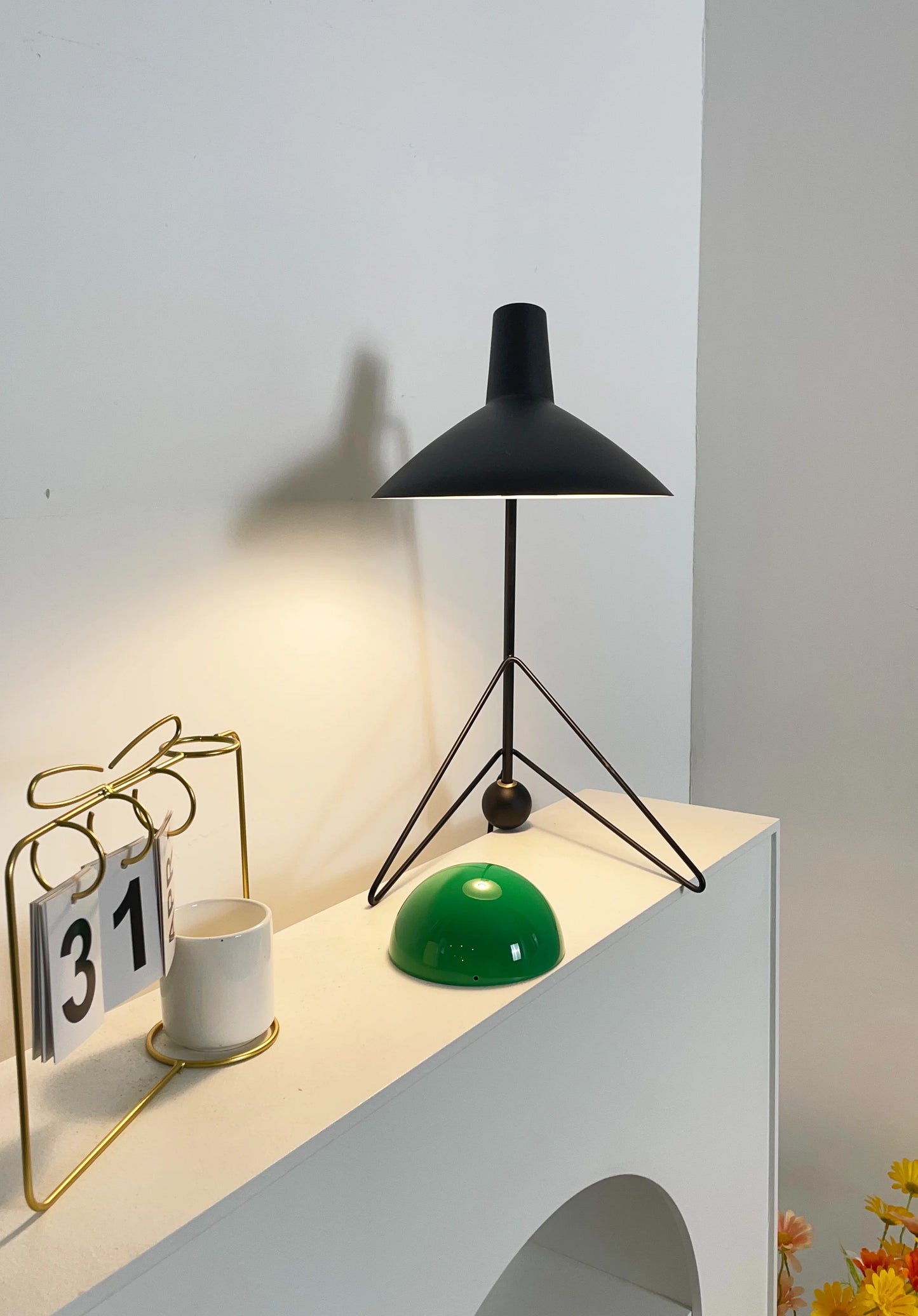 Tripod HM9 Simple Table Lamp - Nuvé