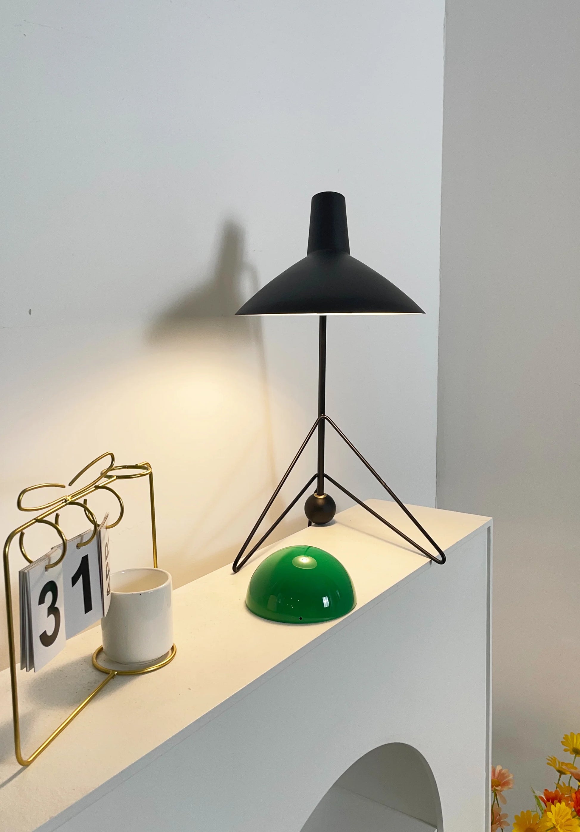 Tripod HM9 Simple Table Lamp - Nuvé