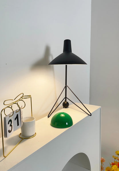 Tripod HM9 Simple Table Lamp - Nuvé