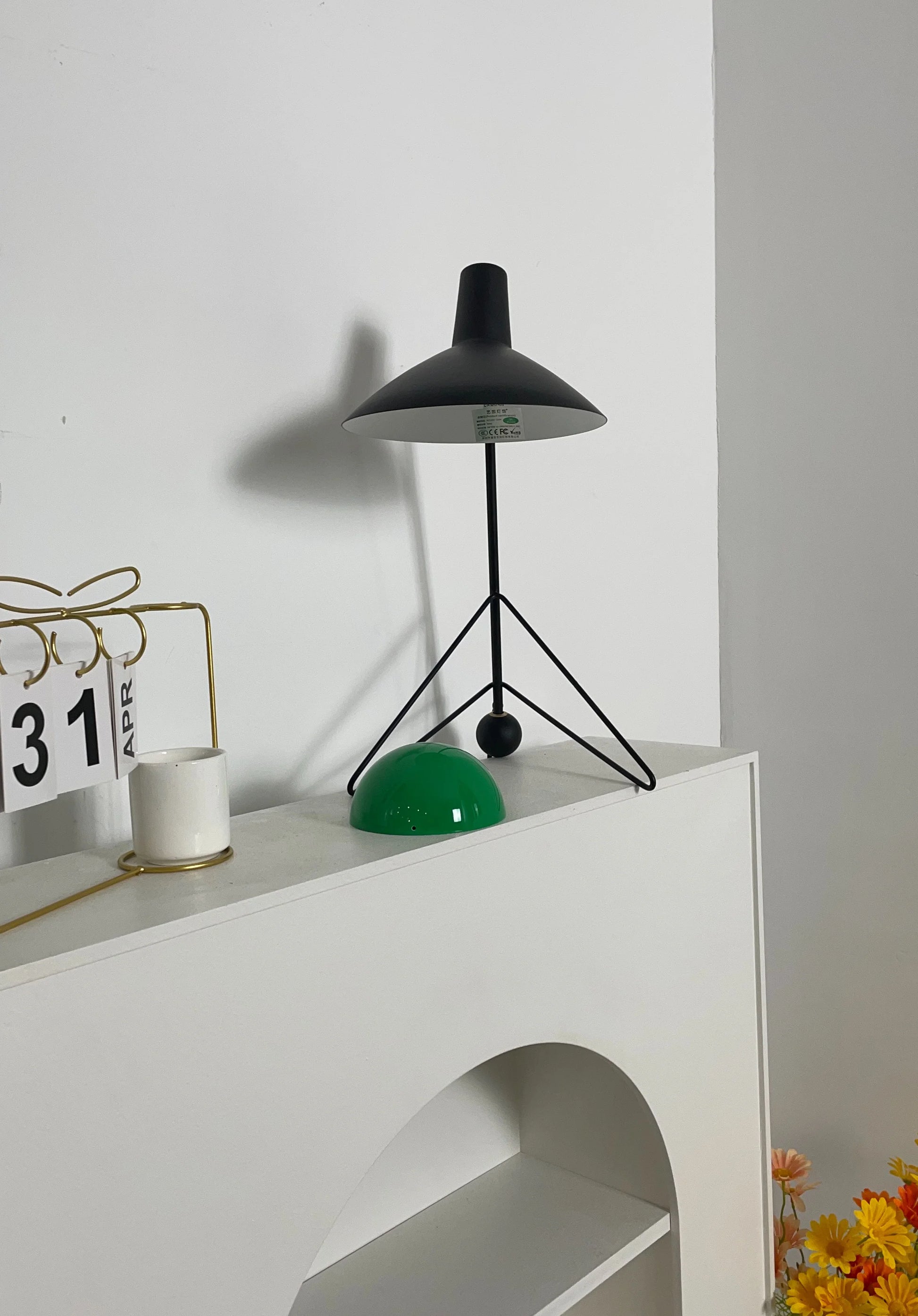 Tripod HM9 Simple Table Lamp - Nuvé