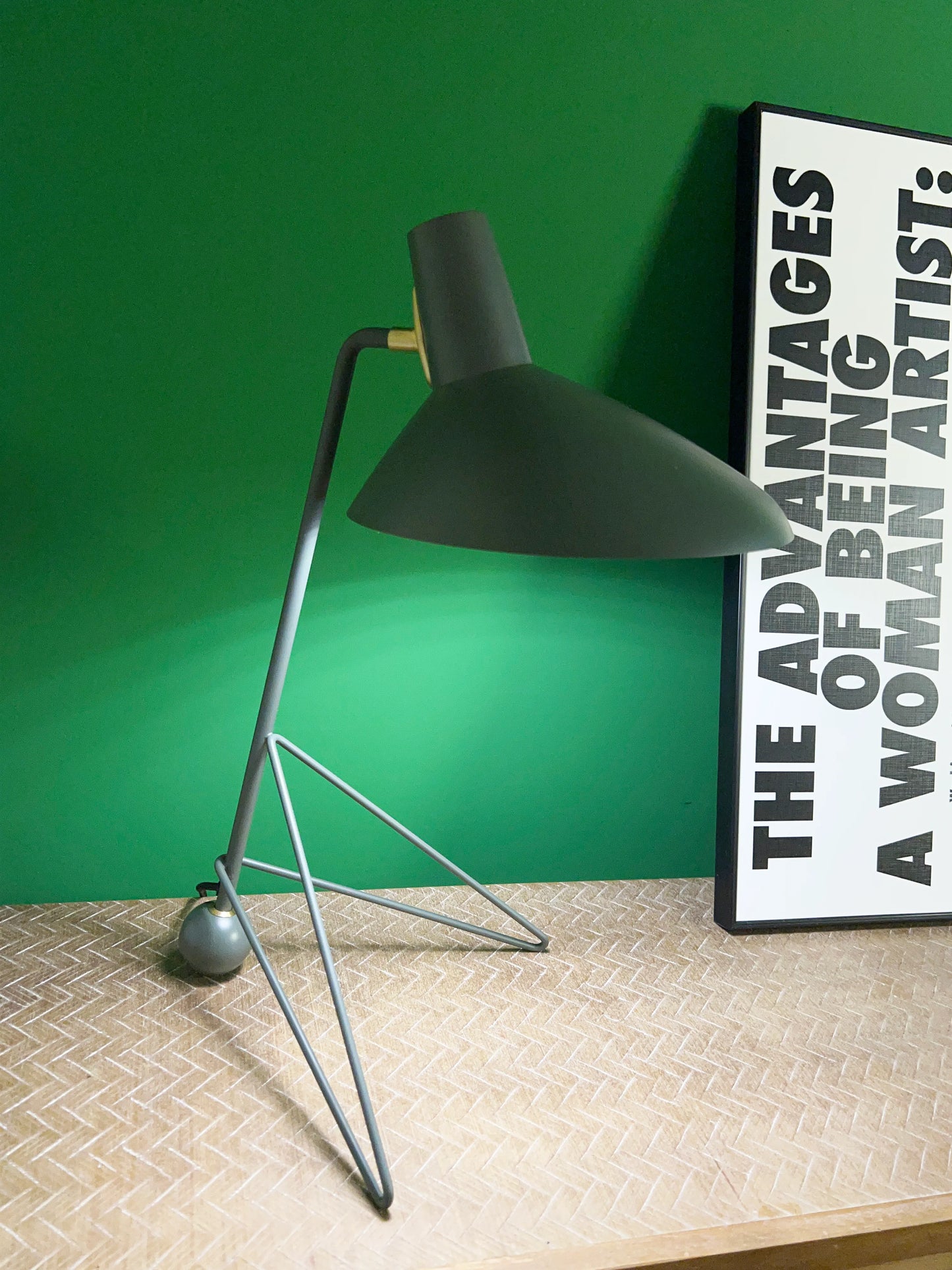 Tripod HM9 Simple Table Lamp - Nuvé
