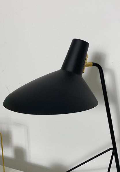 Tripod HM9 Simple Table Lamp