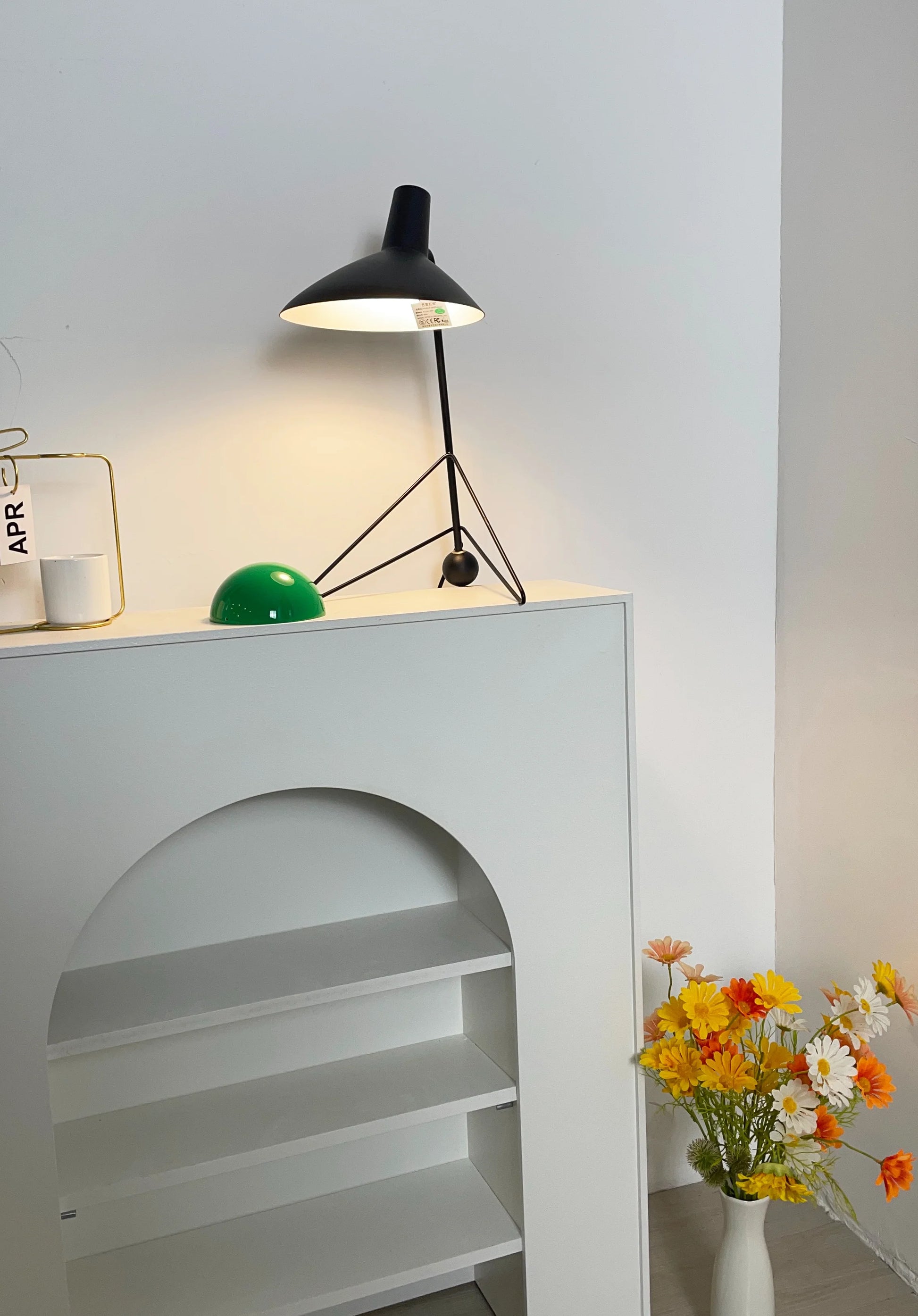 Tripod HM9 Simple Table Lamp - Nuvé