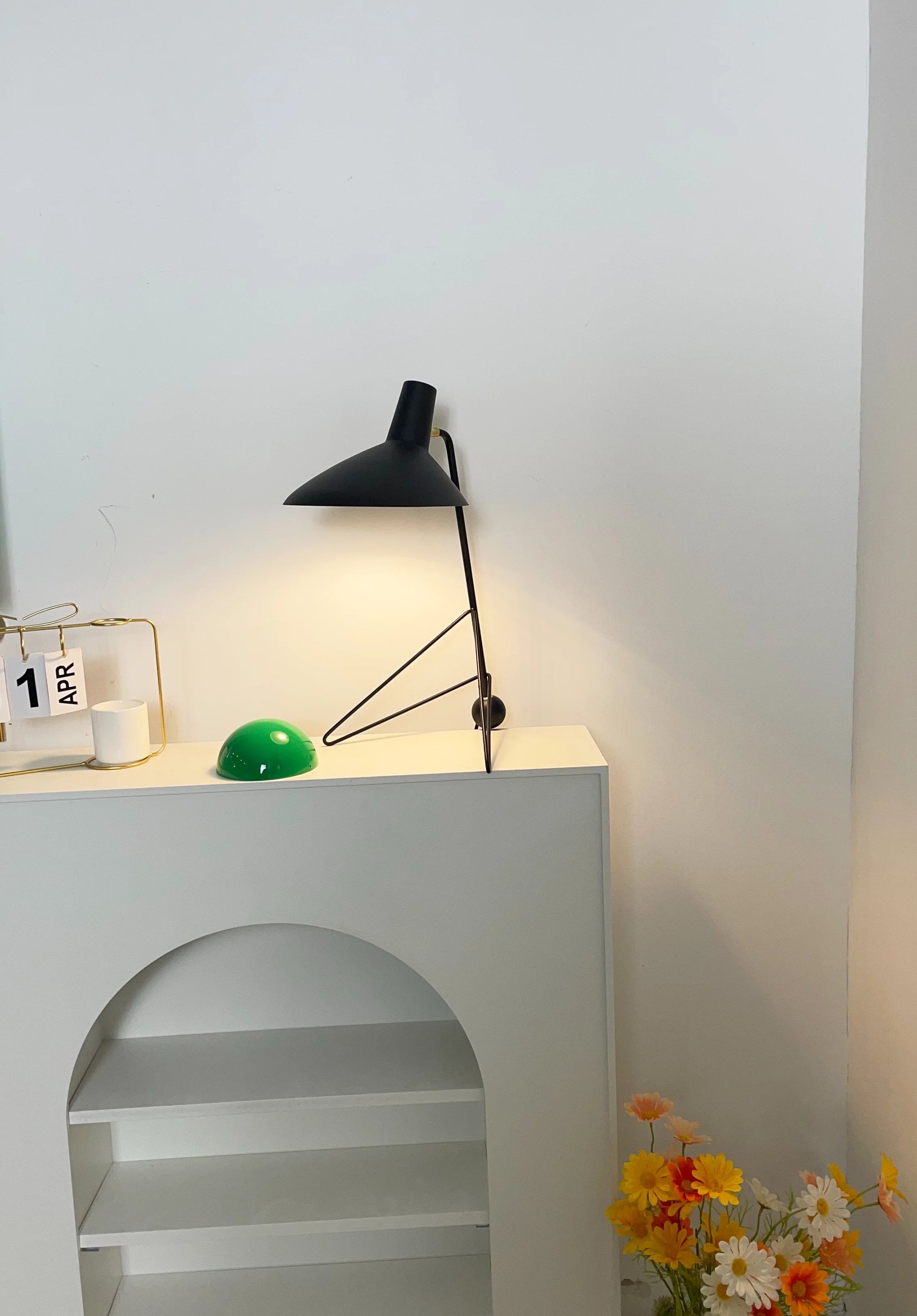 Tripod HM9 Simple Table Lamp - Nuvé