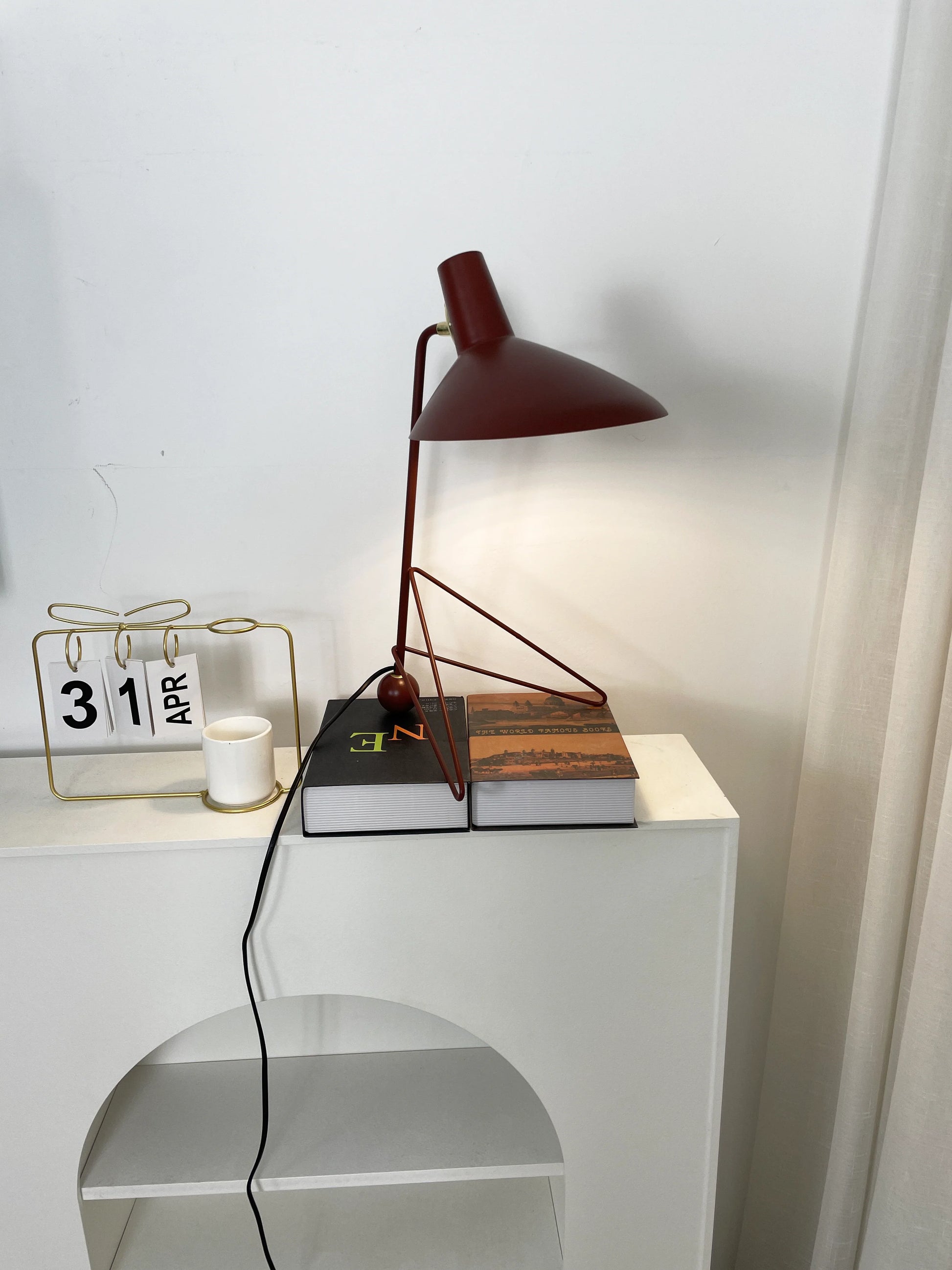 Tripod HM9 Simple Table Lamp - Nuvé