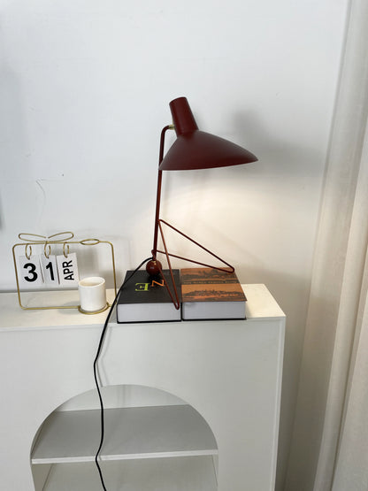 Tripod HM9 Simple Table Lamp