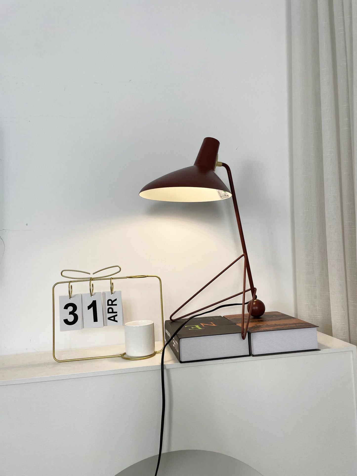 Tripod HM9 Simple Table Lamp - Nuvé