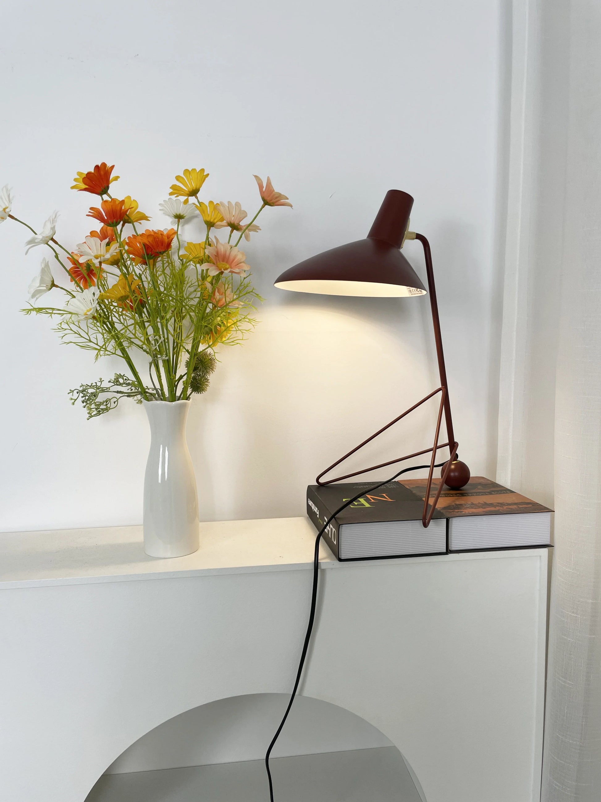 Tripod HM9 Simple Table Lamp - Nuvé