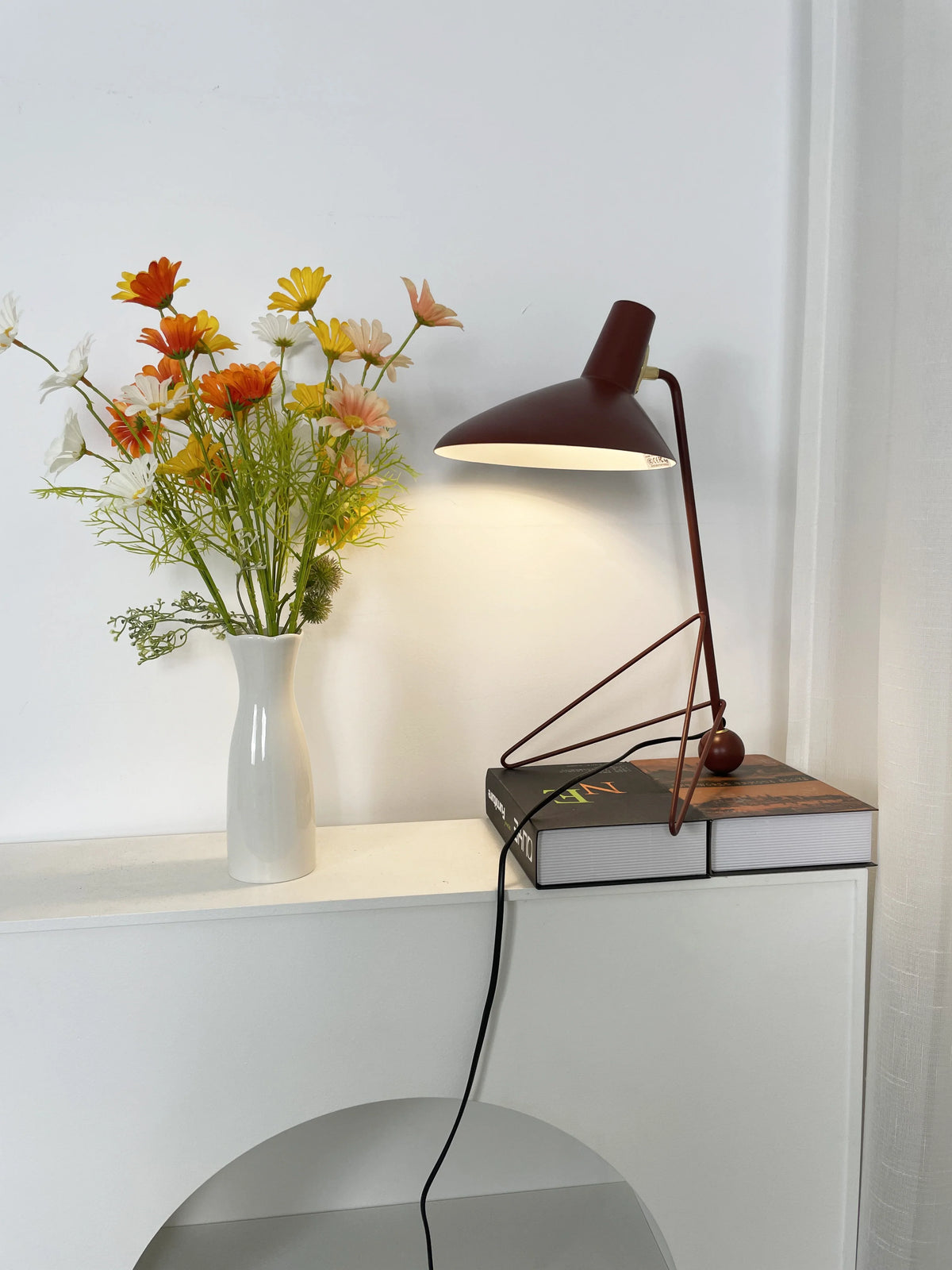 Tripod HM9 Simple Table Lamp