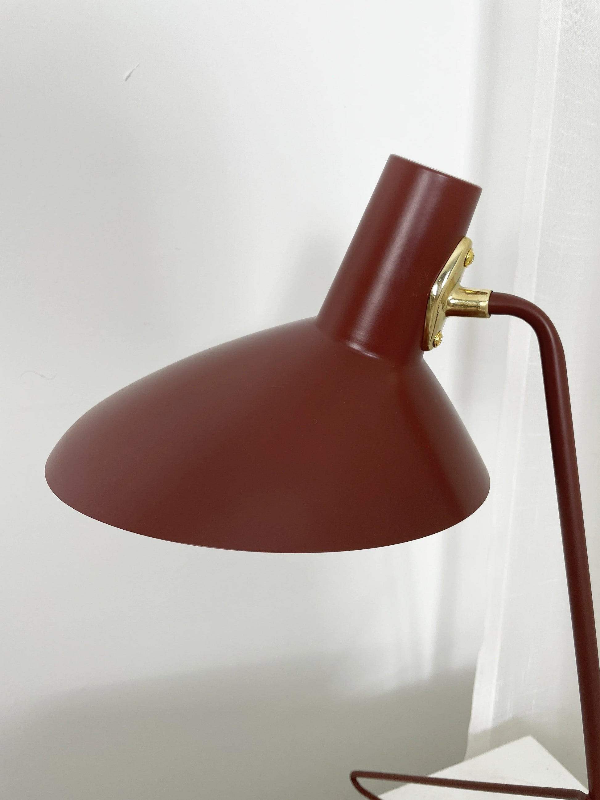 Tripod HM9 Simple Table Lamp - Nuvé