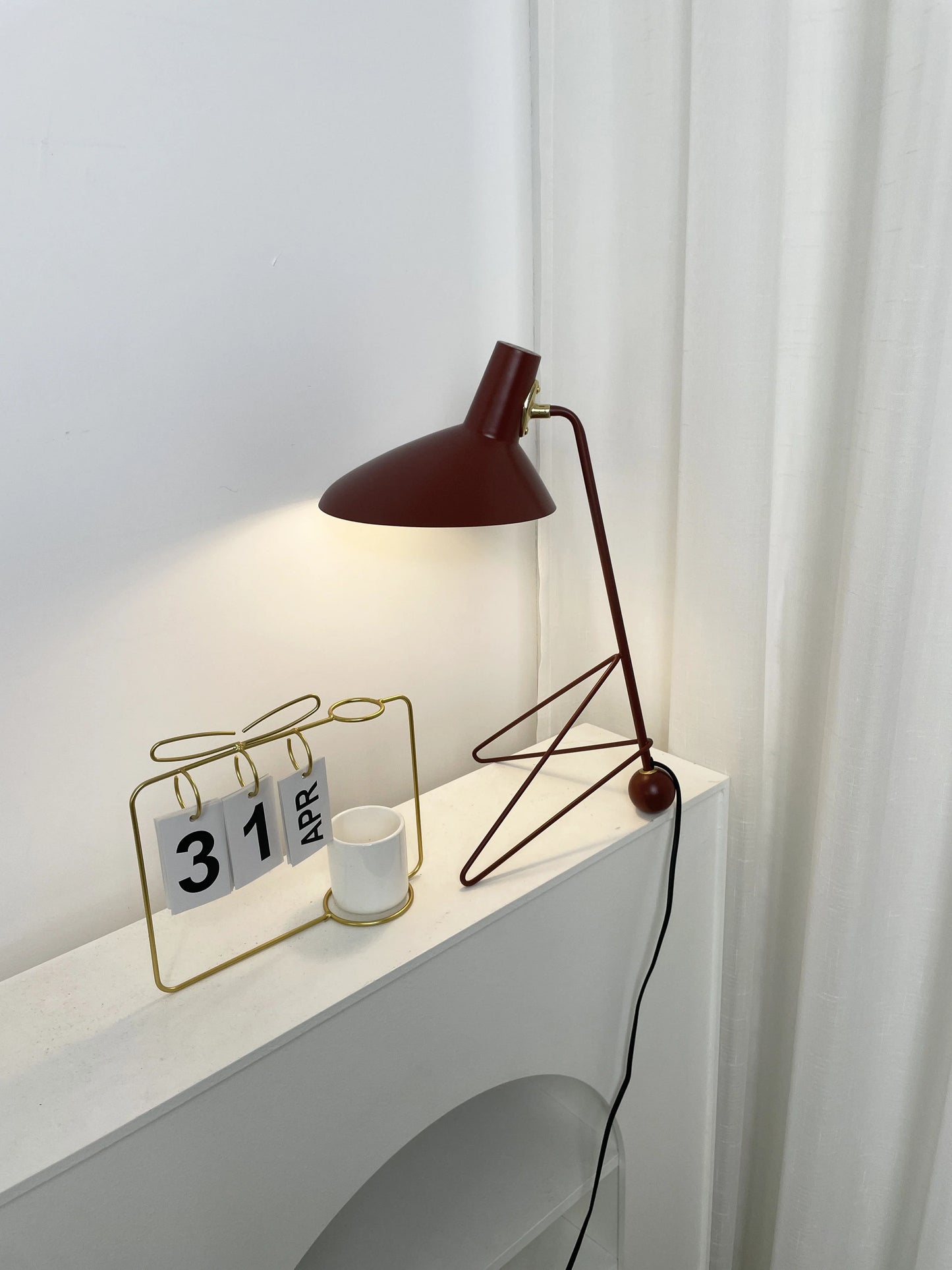 Tripod HM9 Simple Table Lamp - Nuvé