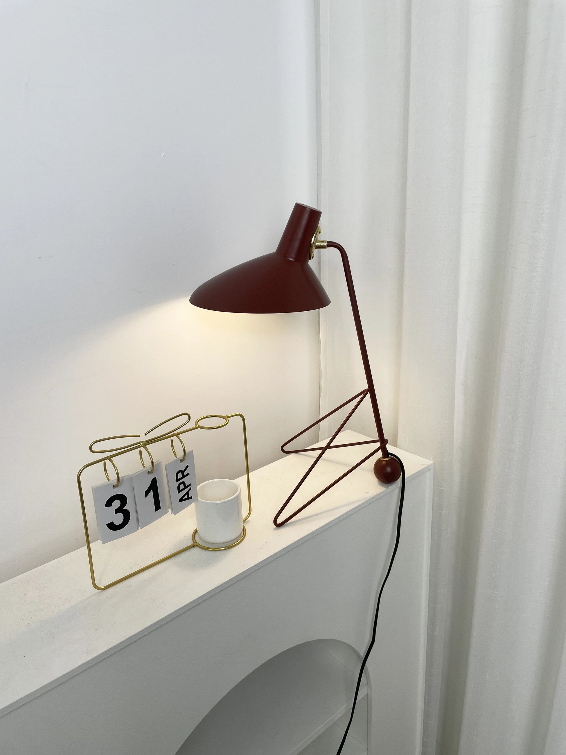 Tripod HM9 Simple Table Lamp - Nuvé