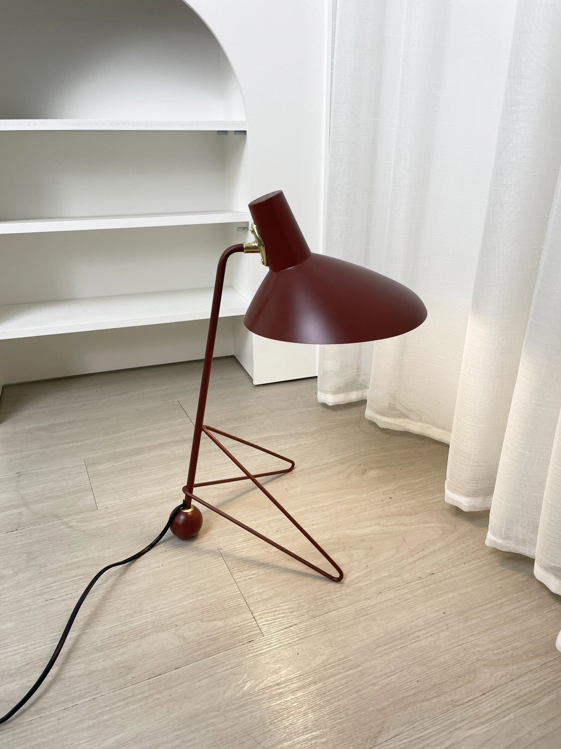 Tripod HM9 Simple Table Lamp - Nuvé