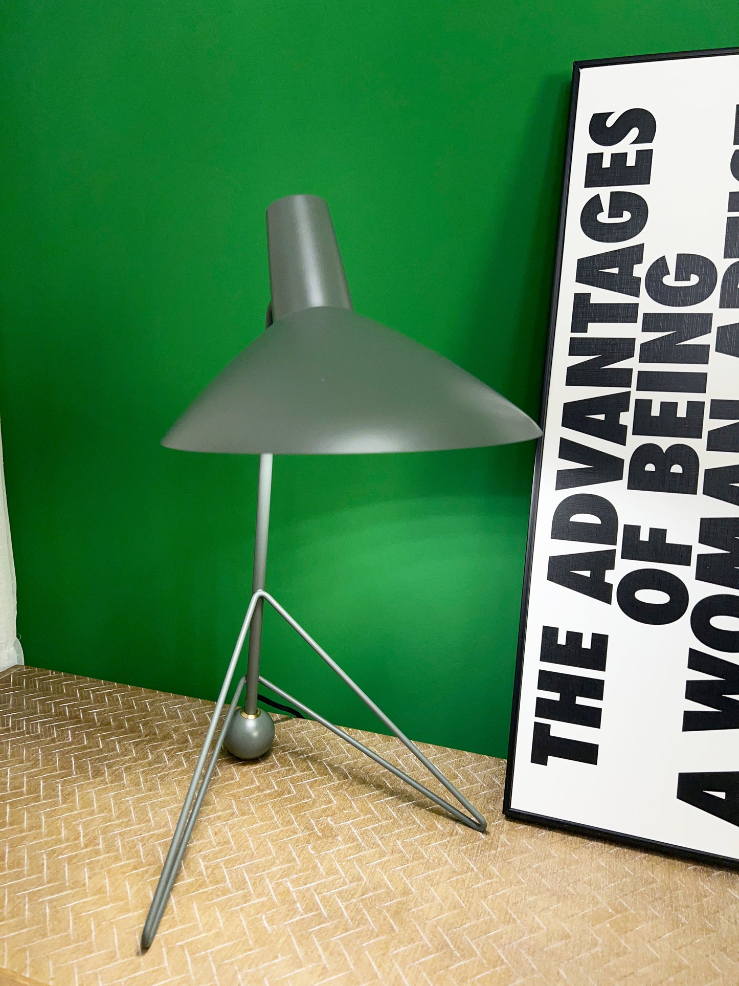 Tripod HM9 Simple Table Lamp - Nuvé