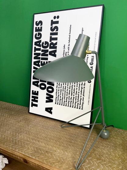 Tripod HM9 Simple Table Lamp - Nuvé
