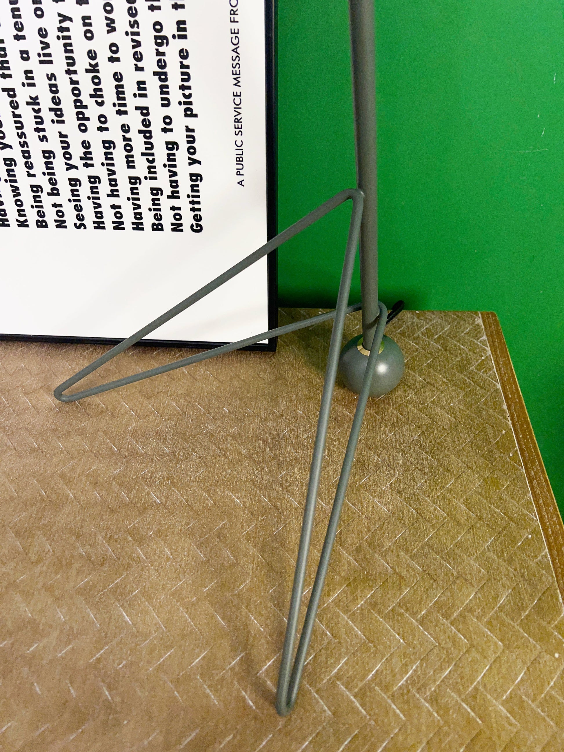 Tripod HM9 Simple Table Lamp - Nuvé