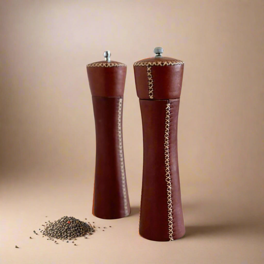 Sal y Pimienta | Leather Salt and Pepper Mills - Nuvé