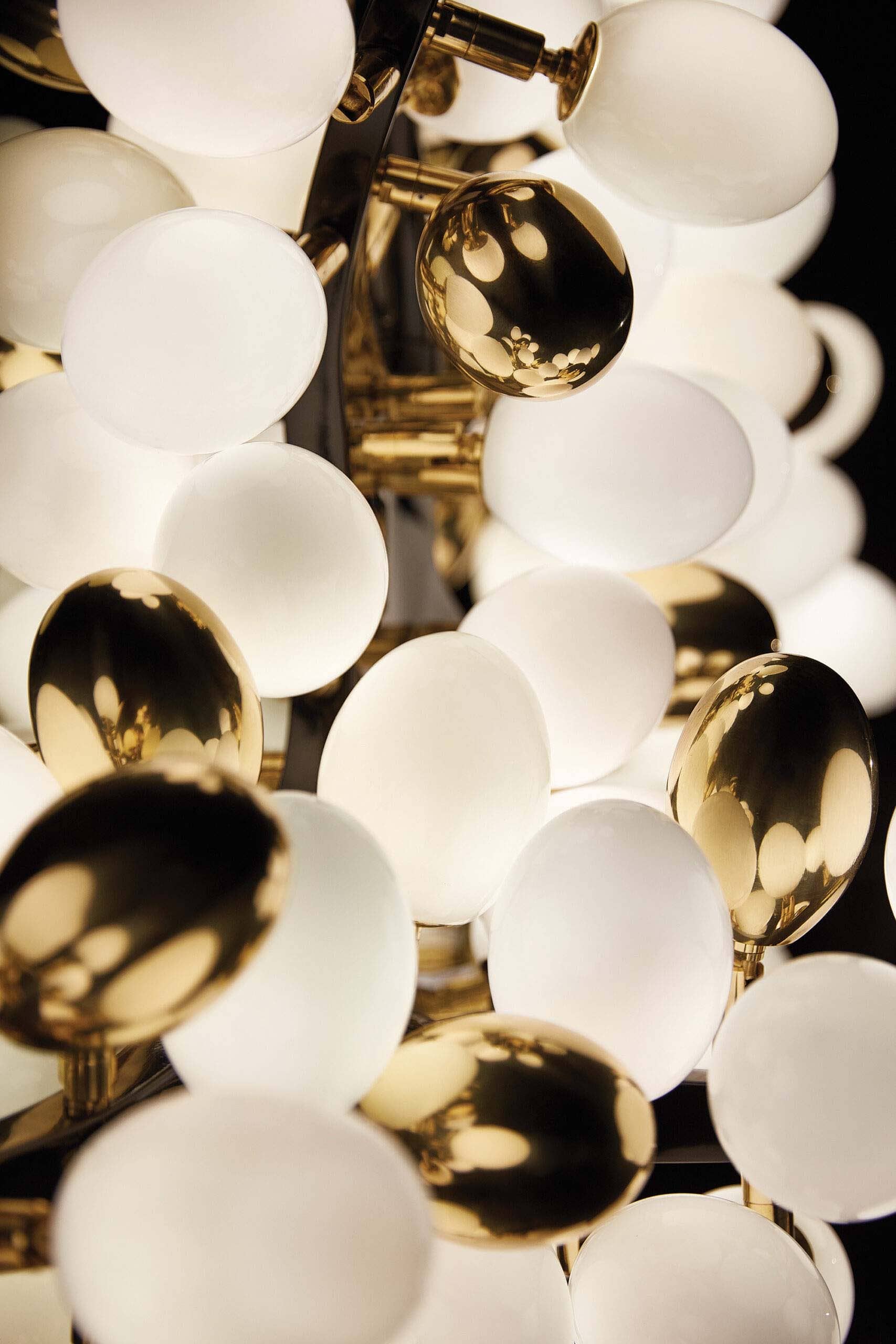 Valiant Chandelier, Horizontal - Nuvé