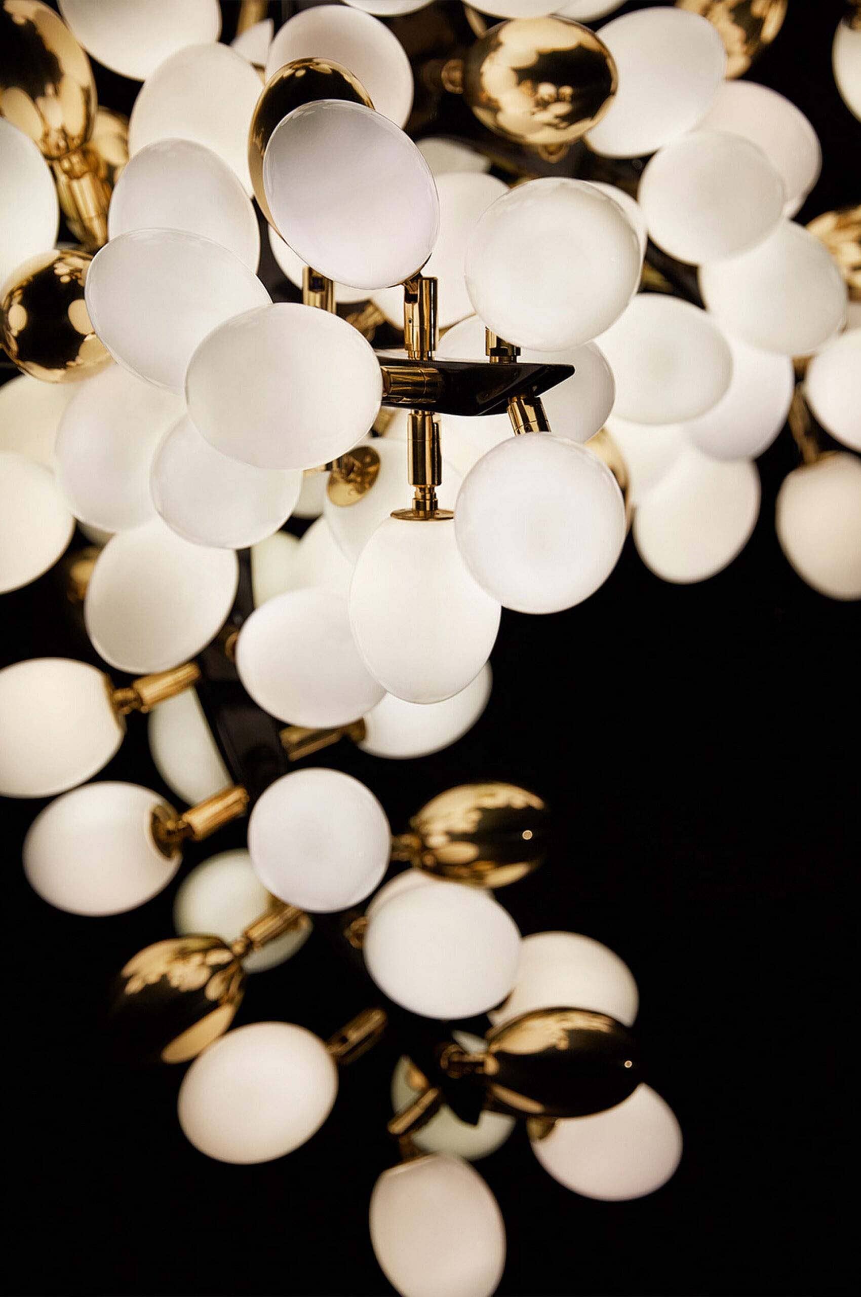 Valiant Chandelier, Horizontal - Nuvé