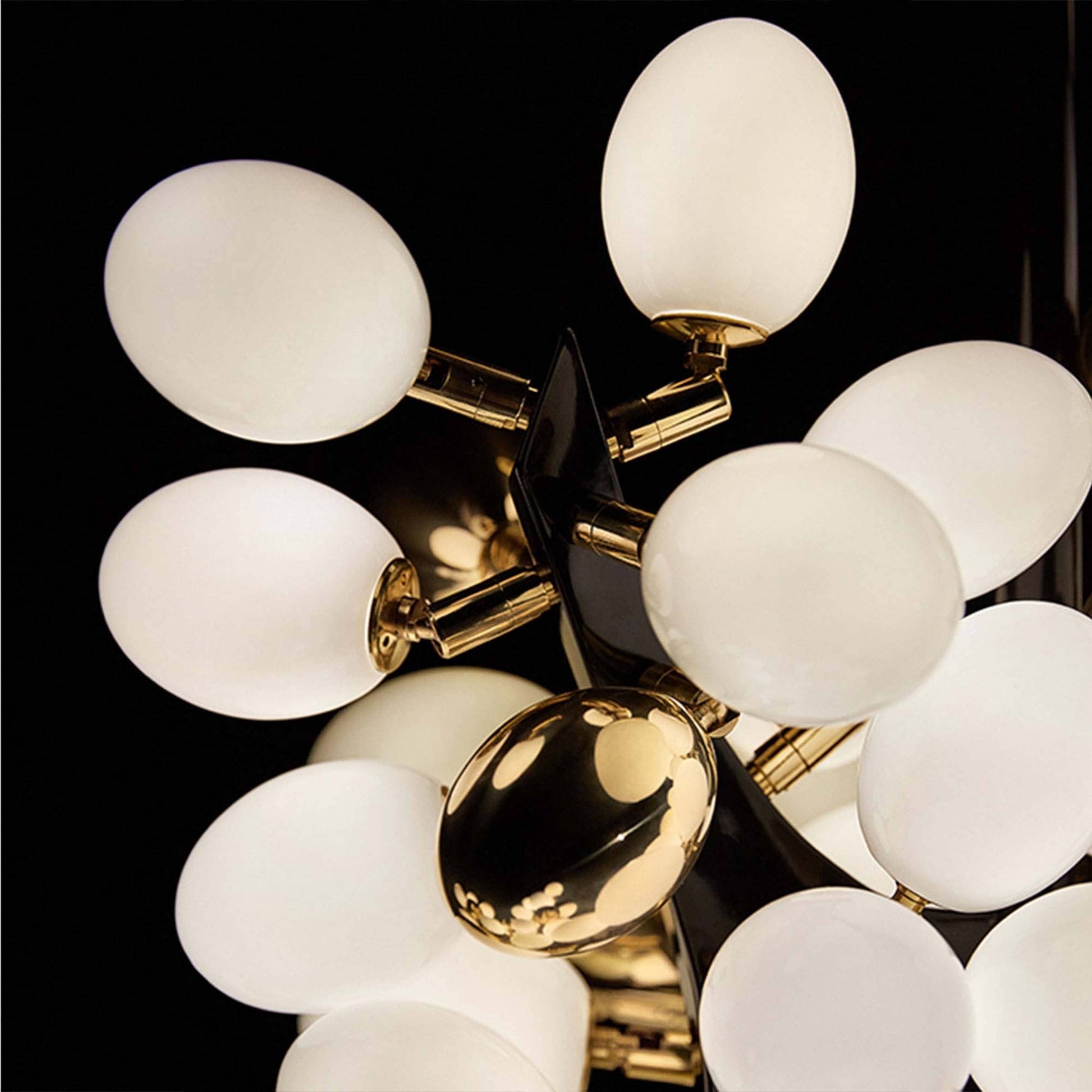 Valiant Chandelier, Horizontal - Nuvé
