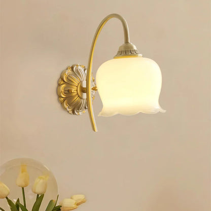 Valley Flower Brass Wall Lamp - Nuvé