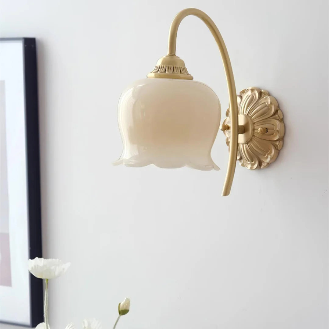 Valley Flower Brass Wall Lamp - Nuvé