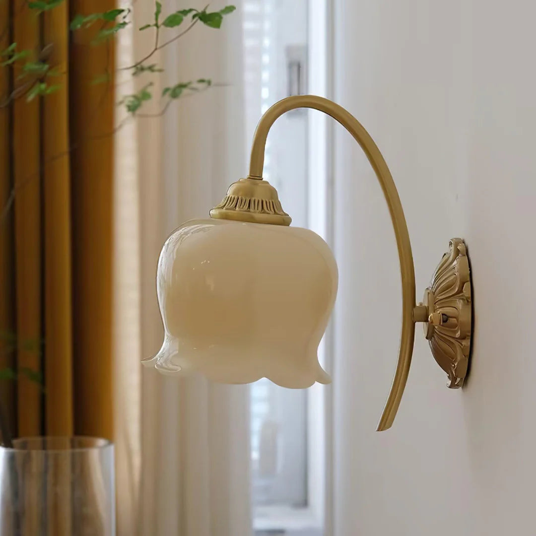 Valley Flower Brass Wall Lamp - Nuvé
