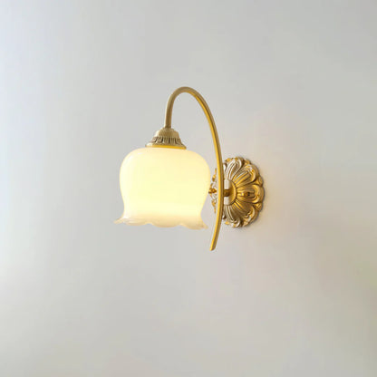 Valley Flower Brass Wall Lamp - Nuvé