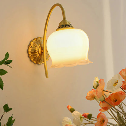 Valley Flower Brass Wall Lamp - Nuvé