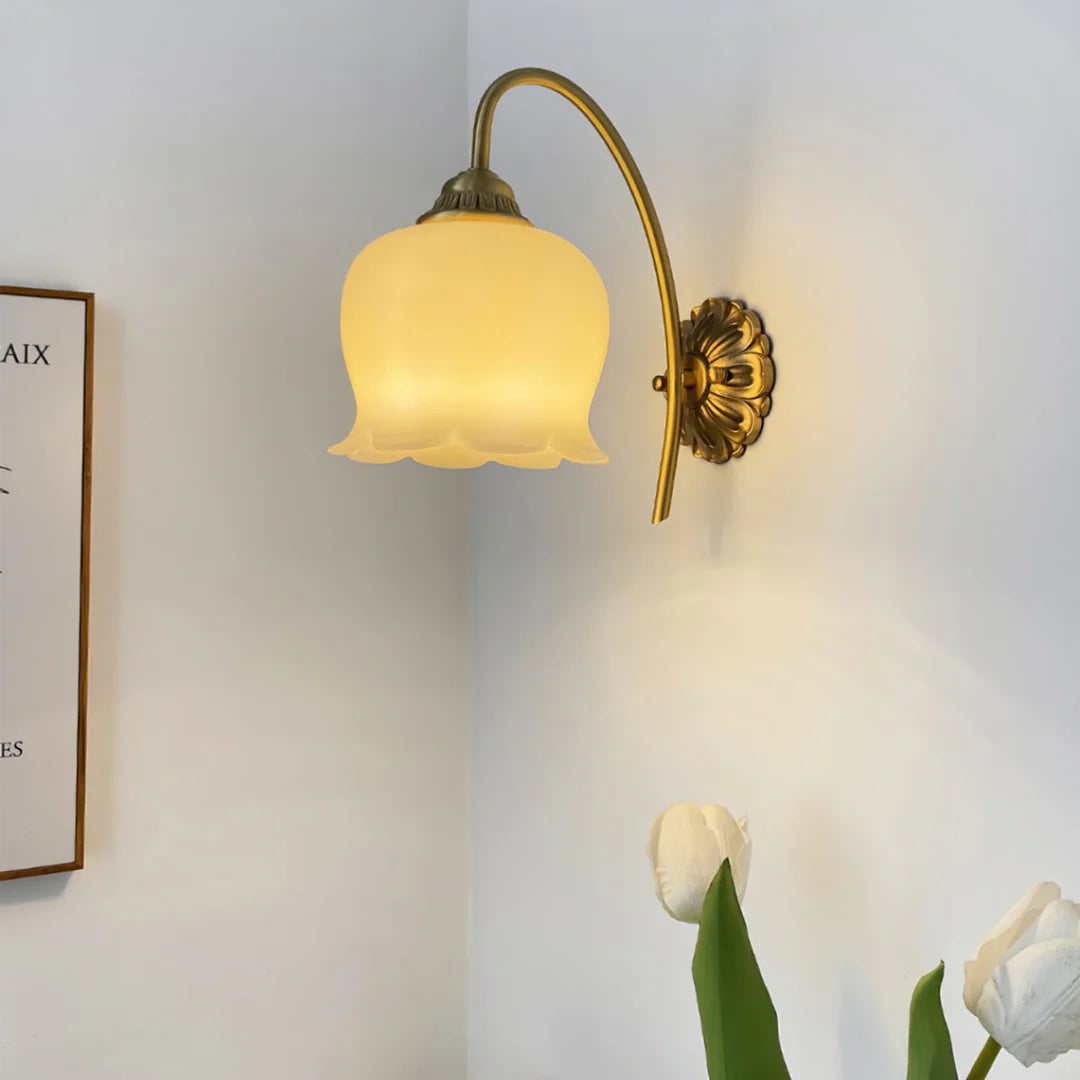 Valley Flower Brass Wall Lamp - Nuvé