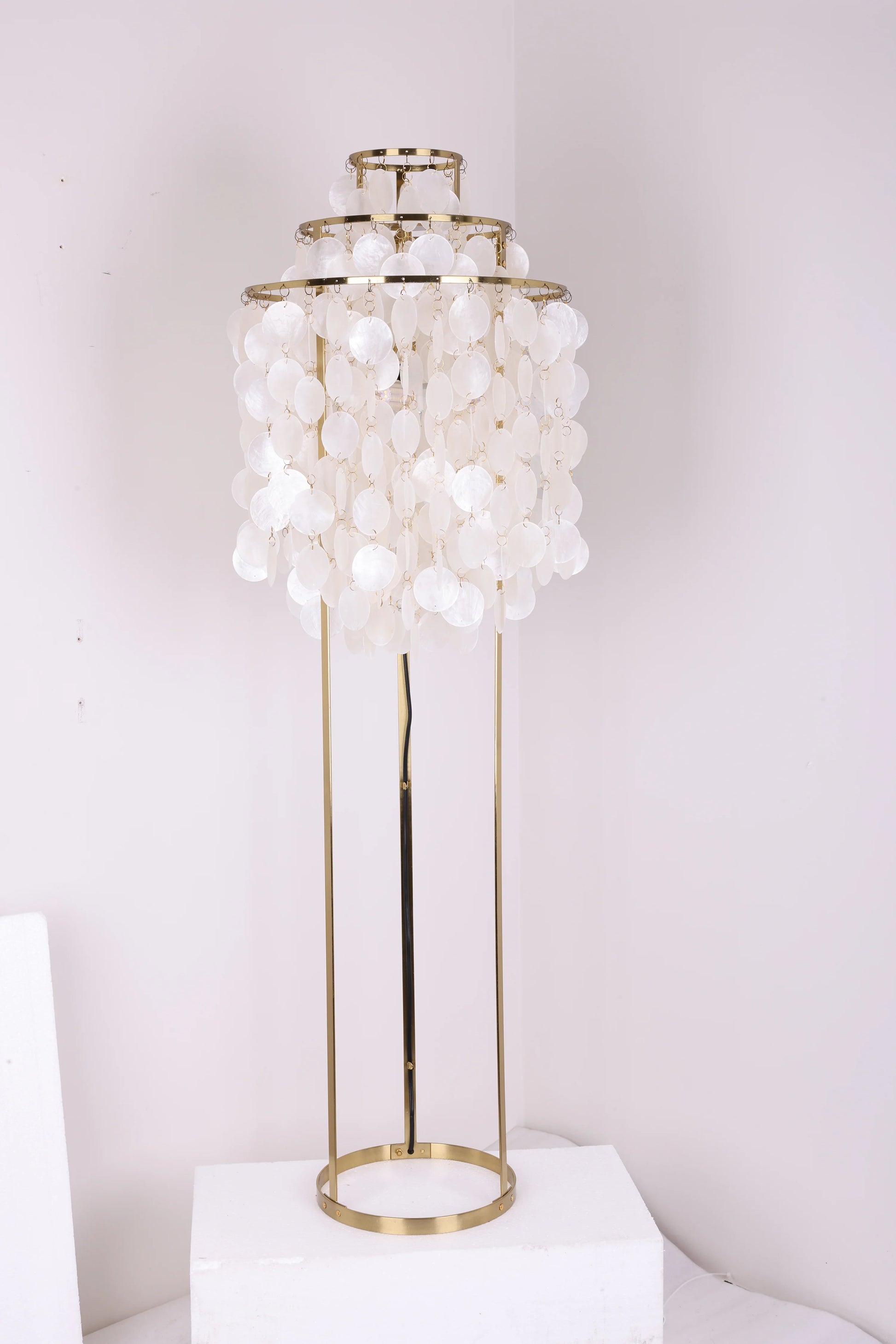 Vintage Shell Floor Lamp - Nuvé