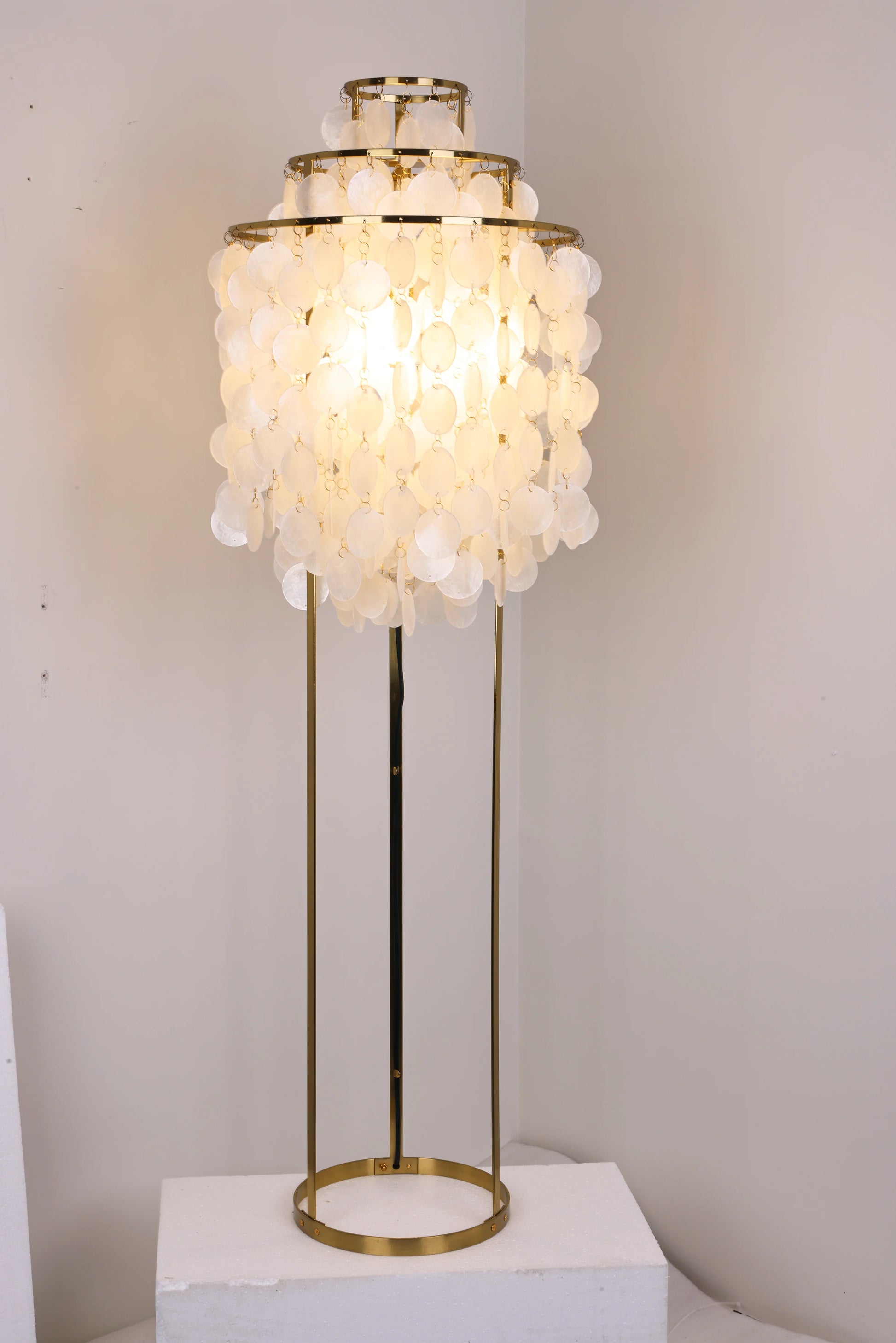 Vintage Shell Floor Lamp - Nuvé
