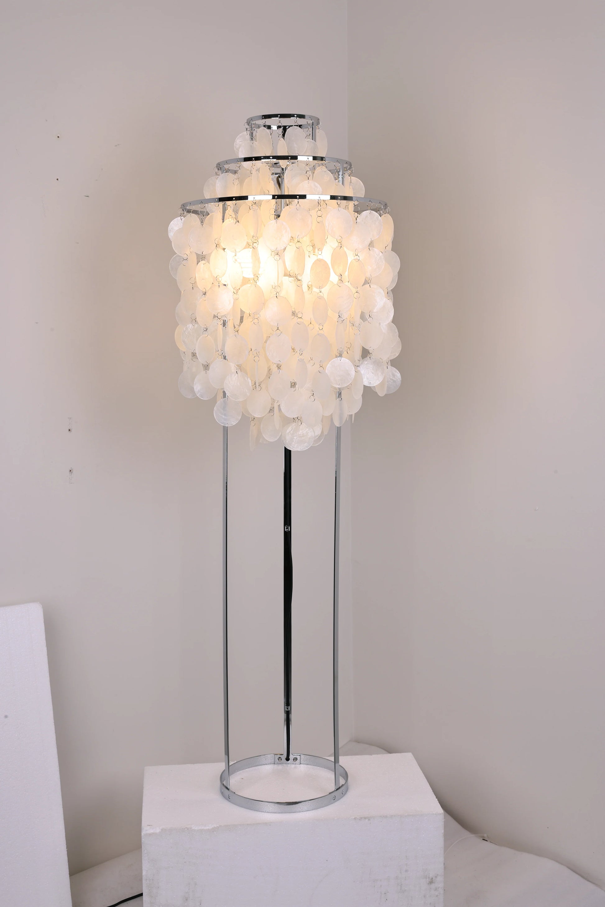 Vintage Shell Floor Lamp - Nuvé