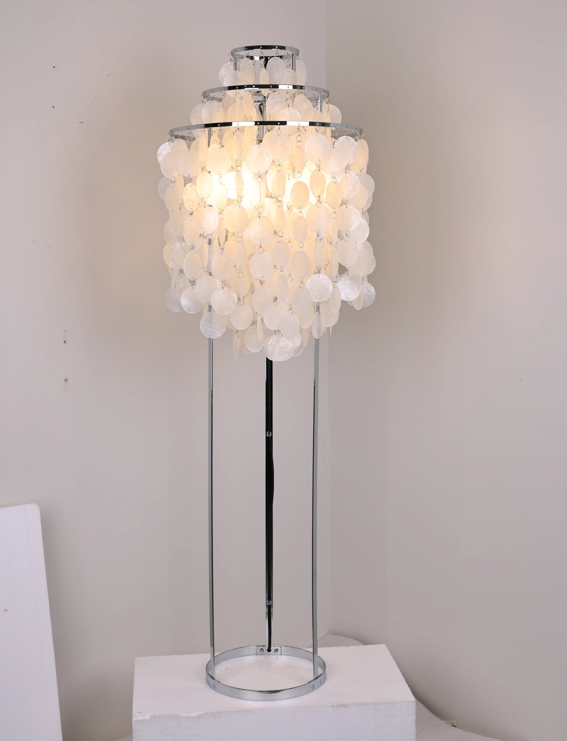 Vintage Shell Floor Lamp - Nuvé