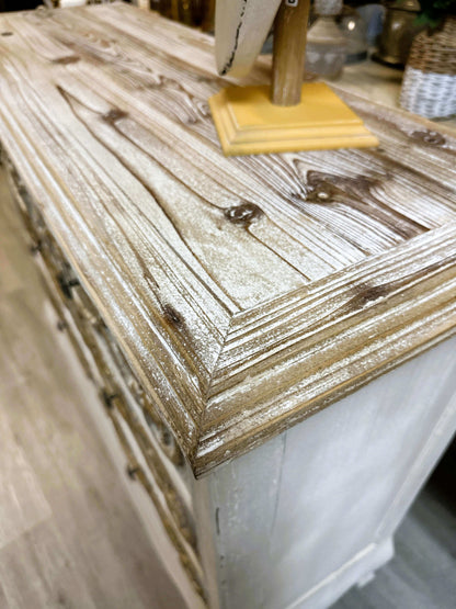 Vintage Dresser in French Provincial Style - Nuvé