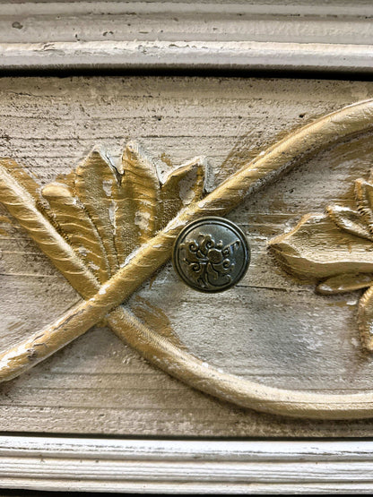 Vintage Dresser in French Provincial Style - Nuvé