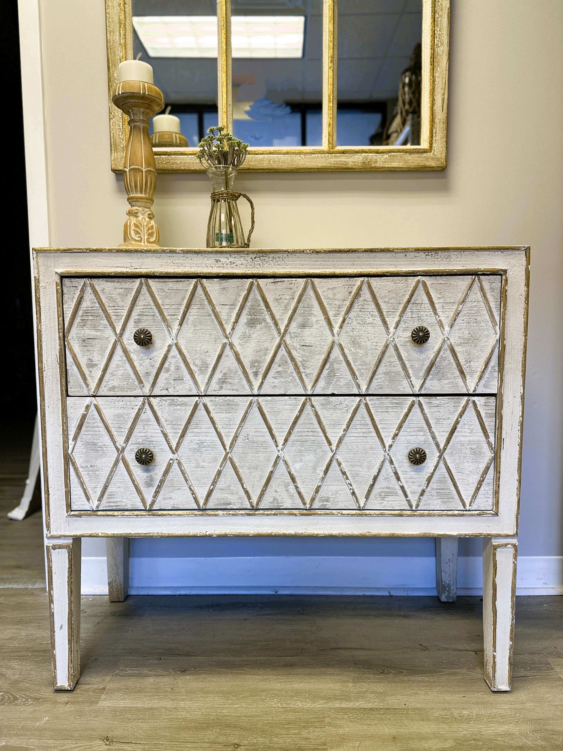 Vintage Dresser with Diamond Pattern in White and Gold - Nuvé