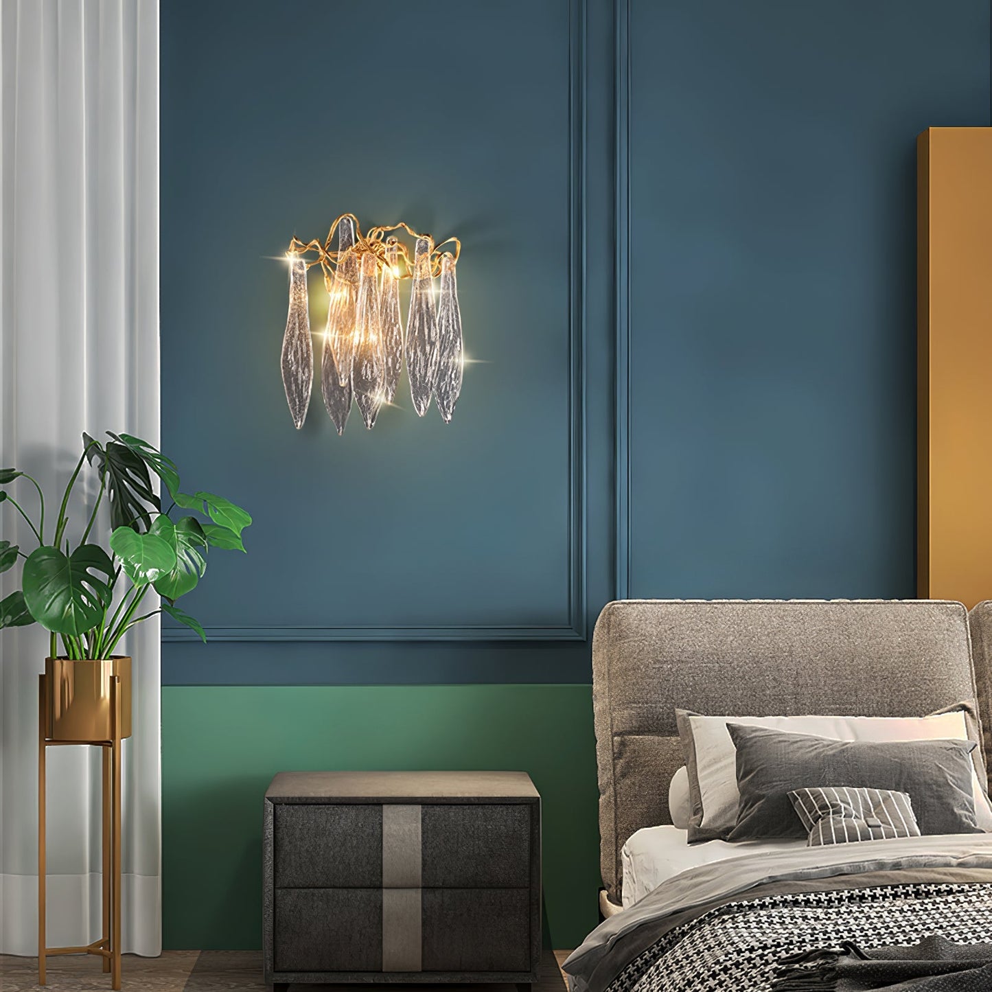 Brass Waterfall Crystal Wall Lamp - Nuvé