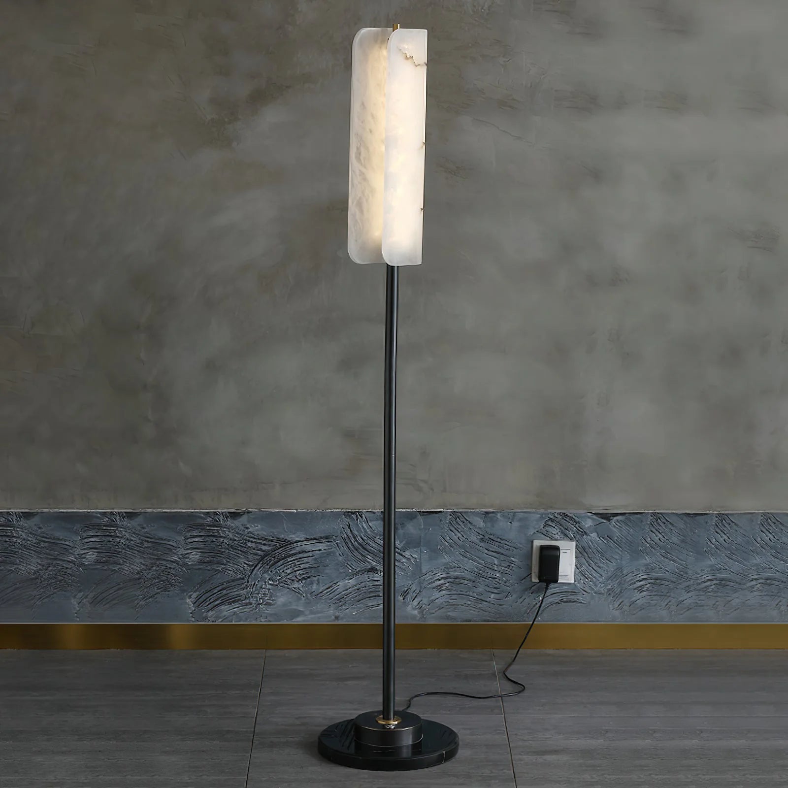 Alabaster Years Black Floor Lamp - Nuvé