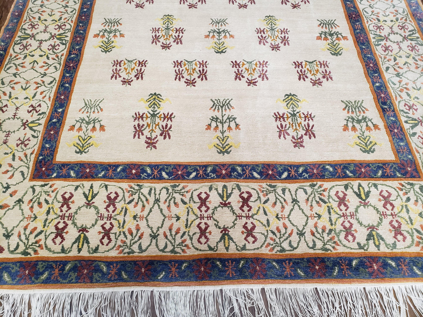 Tufenkian Rug 5.9 x 8.6, Tibetan Nepalese Rug, Hand Knotted, Soft Shiny Wool, Repeated Motifs, Contemporary Modern, Area Rug 6x9, Vintage - Nuvé