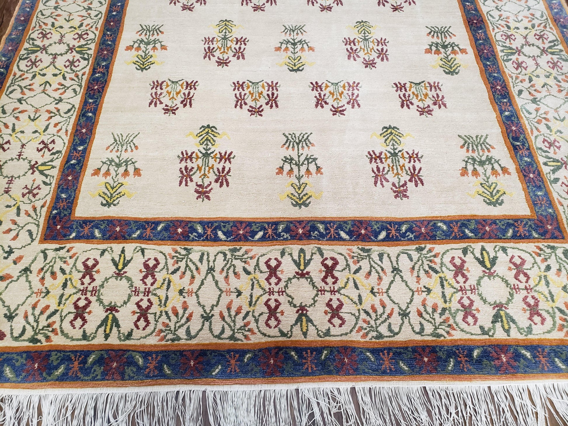 Tufenkian Rug 5.9 x 8.6, Tibetan Nepalese Rug, Hand Knotted, Soft Shiny Wool, Repeated Motifs, Contemporary Modern, Area Rug 6x9, Vintage - Nuvé